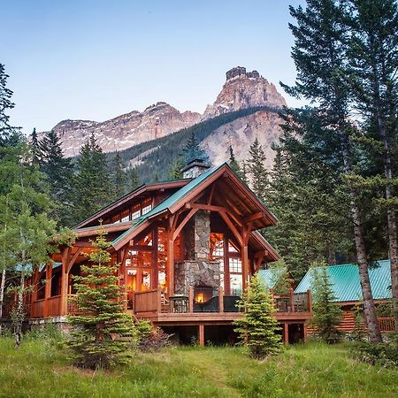 Cathedral Mountain Lodge Филд Экстерьер фото
