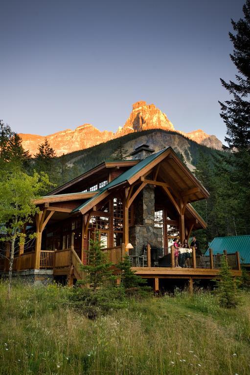 Cathedral Mountain Lodge Филд Экстерьер фото