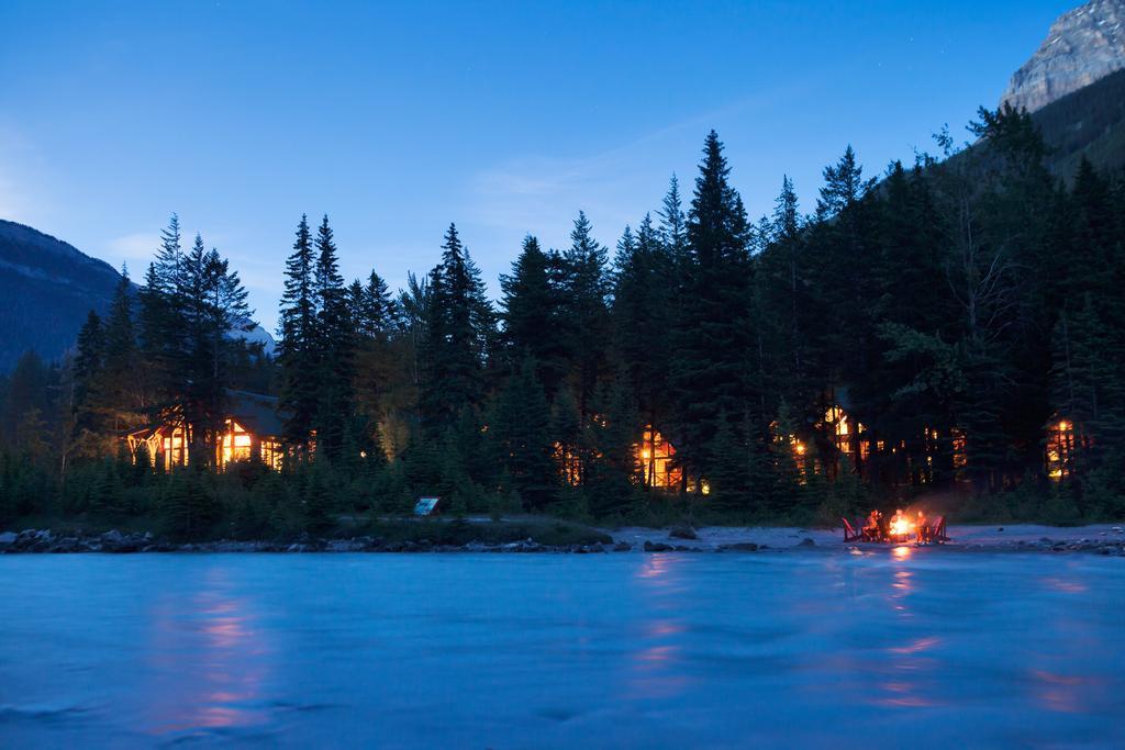 Cathedral Mountain Lodge Филд Экстерьер фото