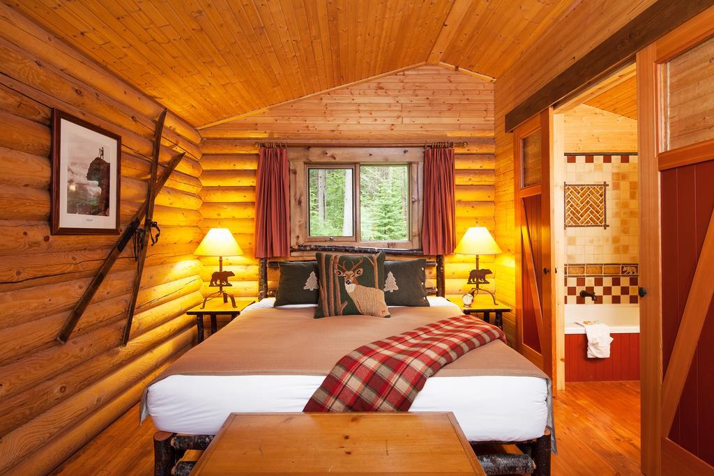Cathedral Mountain Lodge Филд Экстерьер фото