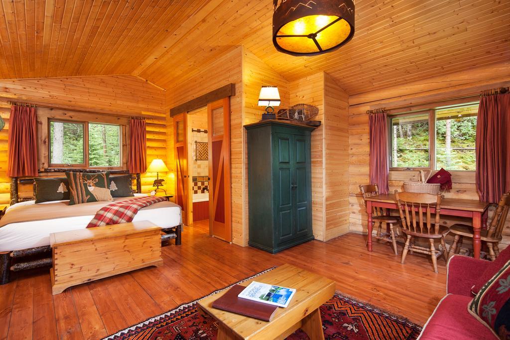 Cathedral Mountain Lodge Филд Экстерьер фото
