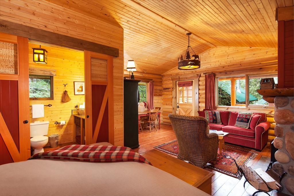 Cathedral Mountain Lodge Филд Экстерьер фото