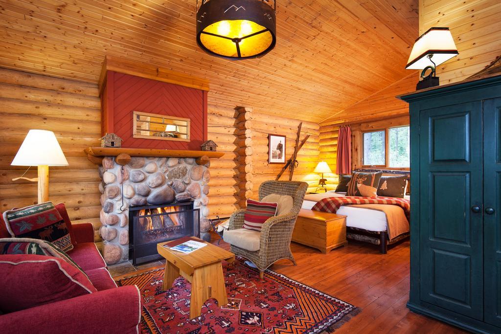 Cathedral Mountain Lodge Филд Экстерьер фото