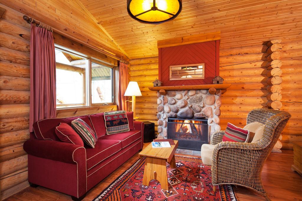 Cathedral Mountain Lodge Филд Экстерьер фото