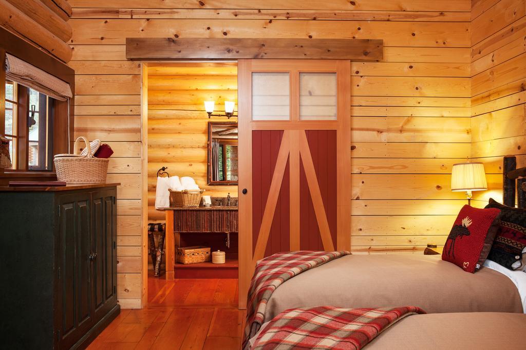 Cathedral Mountain Lodge Филд Экстерьер фото
