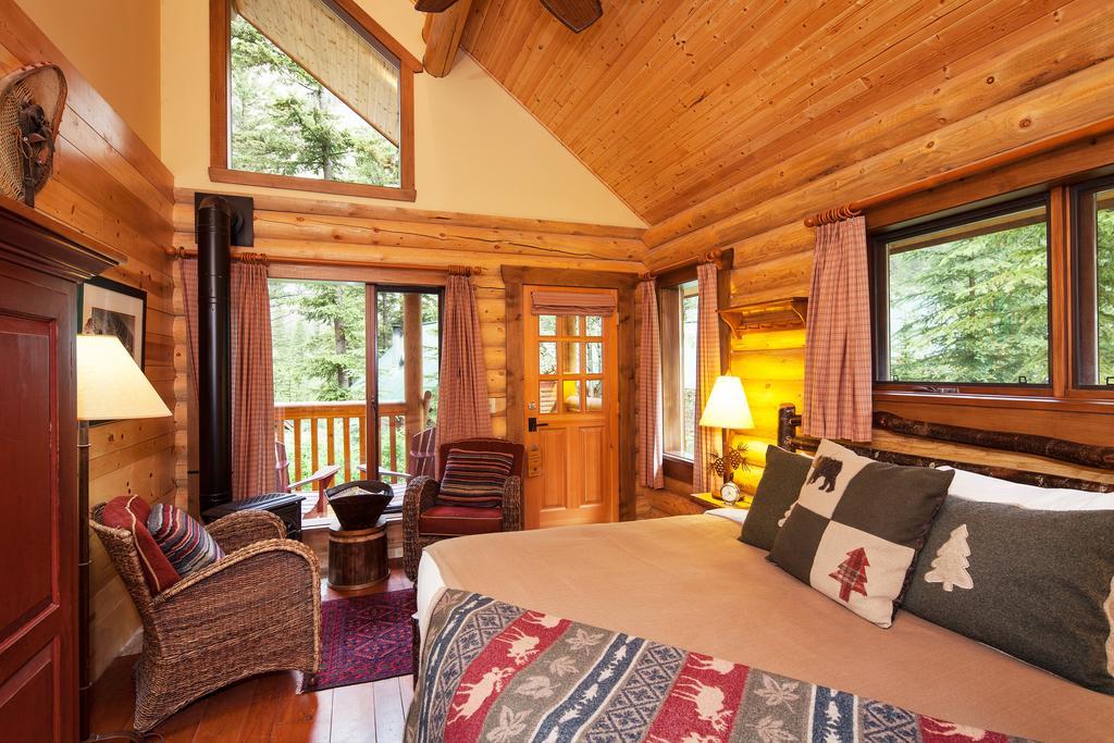 Cathedral Mountain Lodge Филд Экстерьер фото
